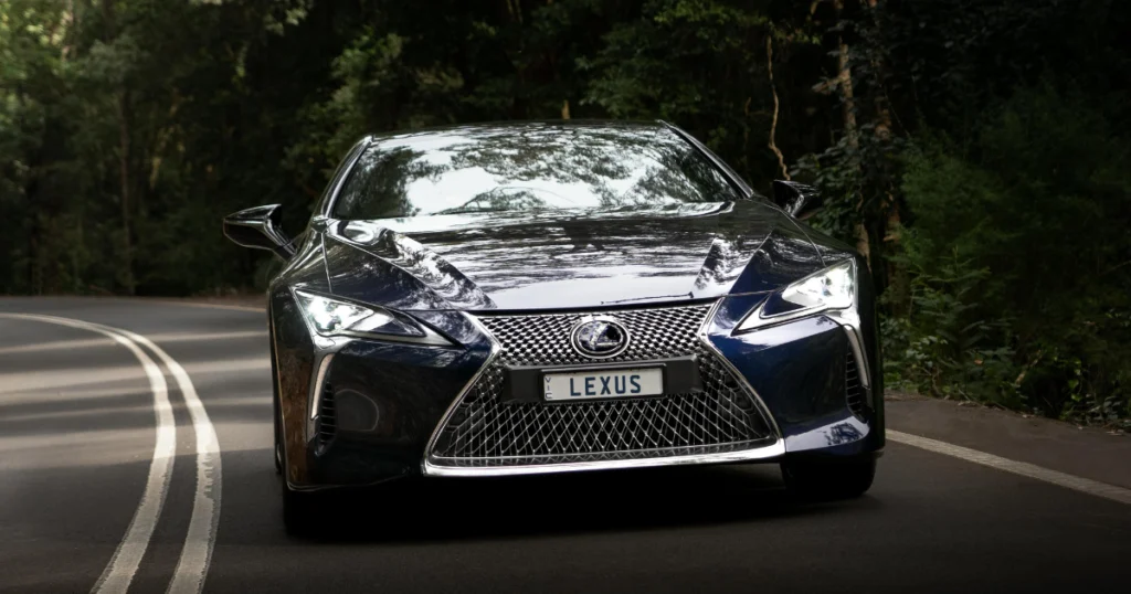 Lexus LS: Controle de Ruído e Conforto Acústico