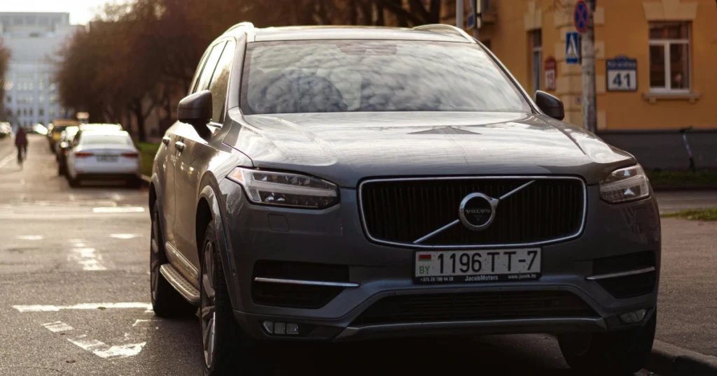 Volvo XC90: Prevenção de Colisões e Monitoramento da Atenção